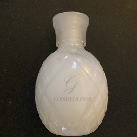 The Greenbrier Collection Bath and Body products Selection - 6 bottles & 2 soaps - Picture 5 of 6